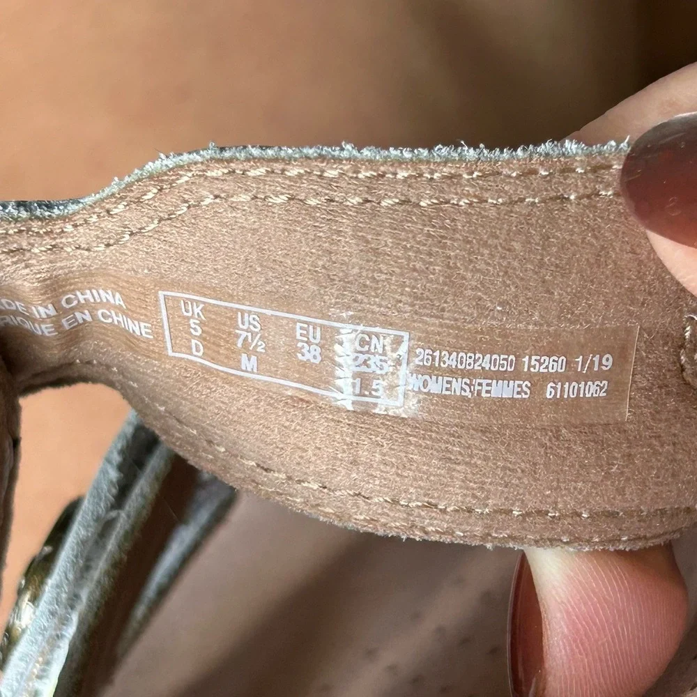 NIB Clarks Collection Leisa Grace - Women's 7.5 -White Adjustable 3 Strap
